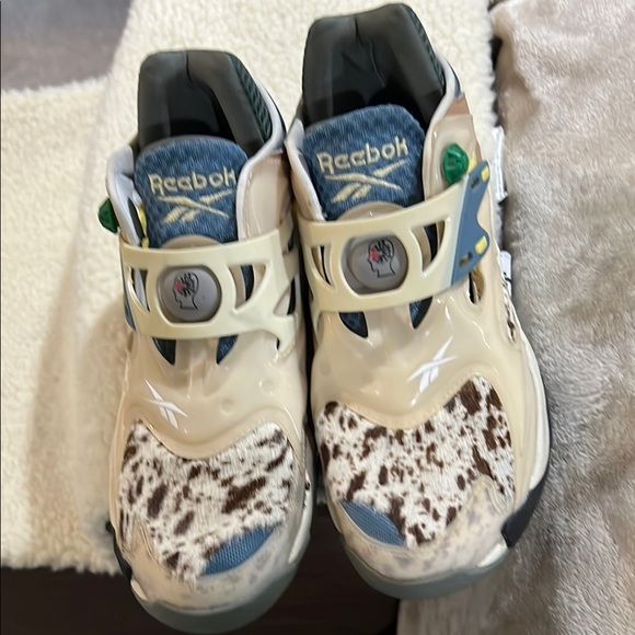 Reebok Kids Shoes - Cream and Brown - Picture 1 of 6